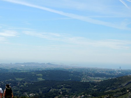Marseille et le Frioul dans la brume